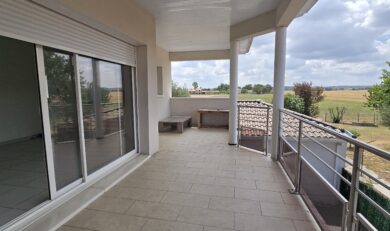 Eaunes, Appartement T3 au premier étage avec Terrasse spacieuse .