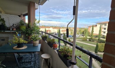 Eaunes, Appartement T3 avec Balcon et 2 places de Parking.