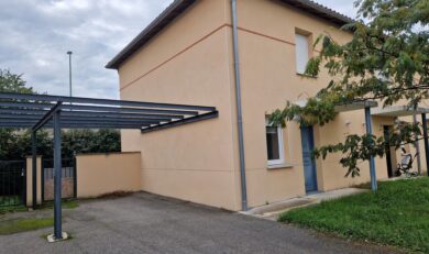 Eaunes, Maison Mitoyenne T3 à étage avec Jardin privatif