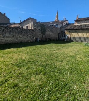 Martres Tolosane, Grange à transformer avec terrain constructible – 346 m² – Cœur de village