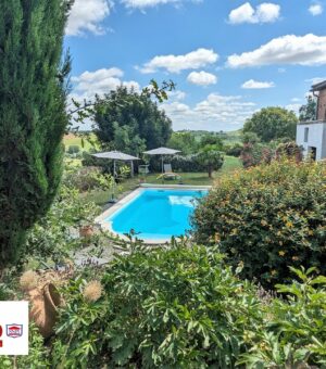 Exceptionnelle longère du XIXe siècle rénovée Vue panoramique à 360° sur les Pyrénées et les coteaux du Volvestre