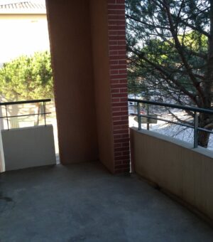 Eaunes, Appartement T2 avec une place de parking dans une résidence sécurisée.